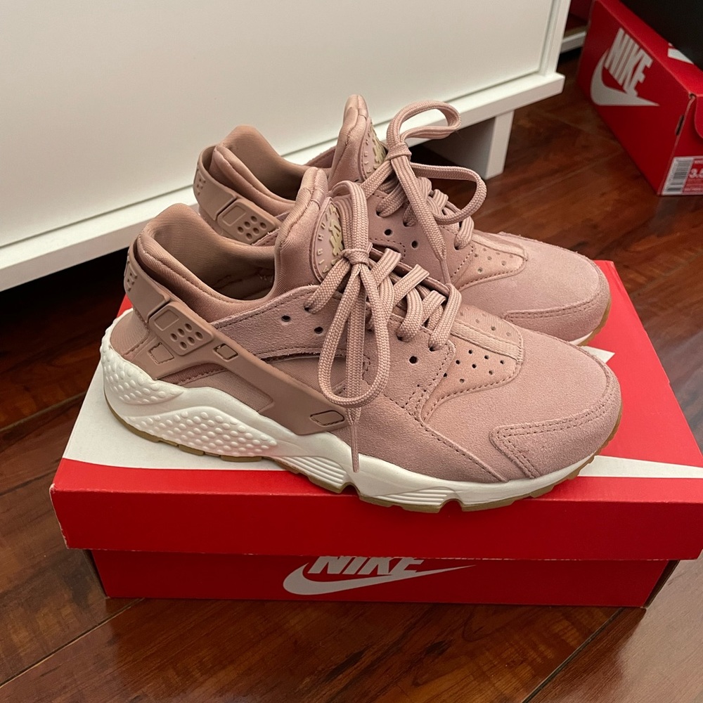 Nike Air Huarache Run (Women) Size 5.5